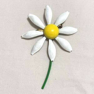 Vintage Daisy Pin Brooch Retro 1960’s Metal White Yellow Enamel